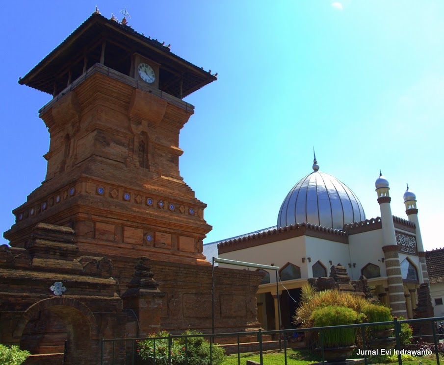 Masjid Menara Kudus Dan Makam Sunan Kudus | Eviindrawanto.Com